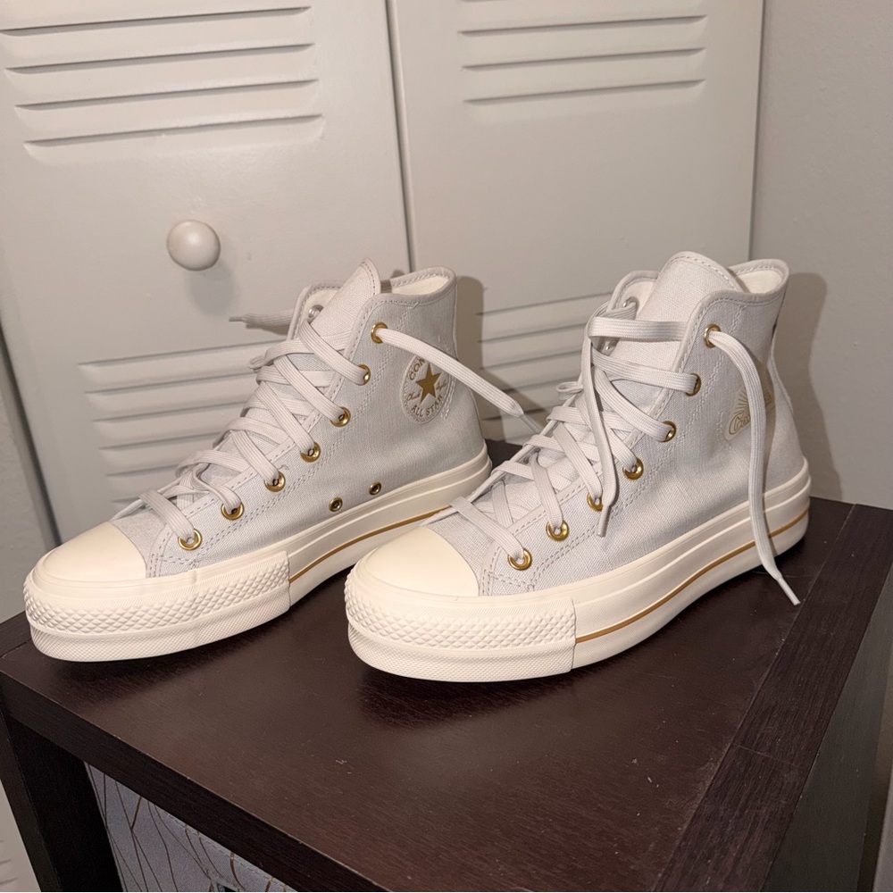 Converse Chuck Taylor Women's High-Top Sneakers In White and Gold Size 9